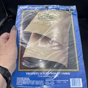 Vogart Crafts the Heritage Collection "Daisy Circles" pillowcase pair embroidery